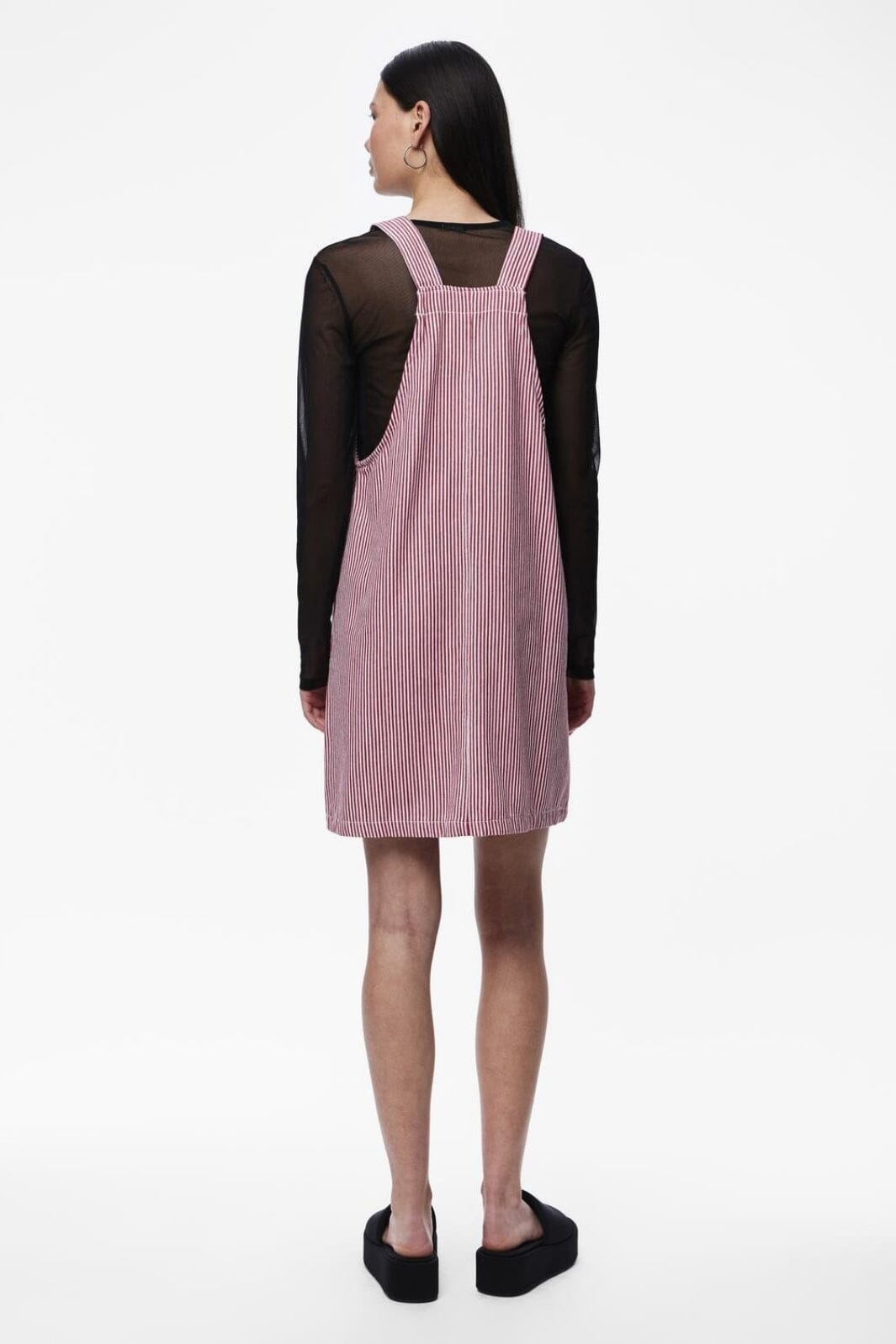 forudbestilling-pieces-pcallo-dungaree-dress-fsy-4464992-salsa-cloud-dancer-stripes_3.jpg Forudbestilling - Pieces - Pcallo Dungaree Dress Fsy - 4464992 Salsa Cloud Dancer Stripes