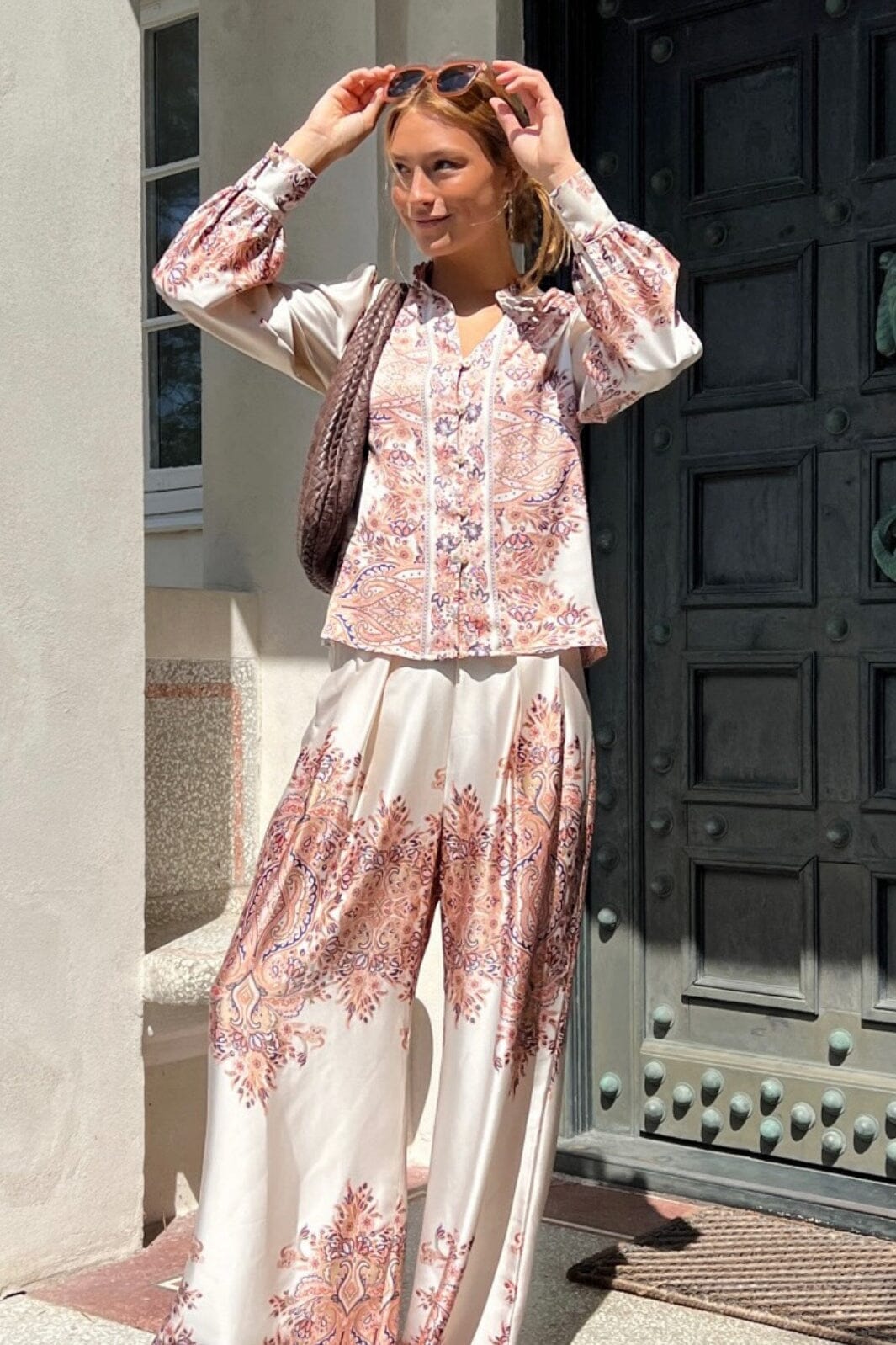 Neo Noir - Massima Paisley Border Blouse - Creme