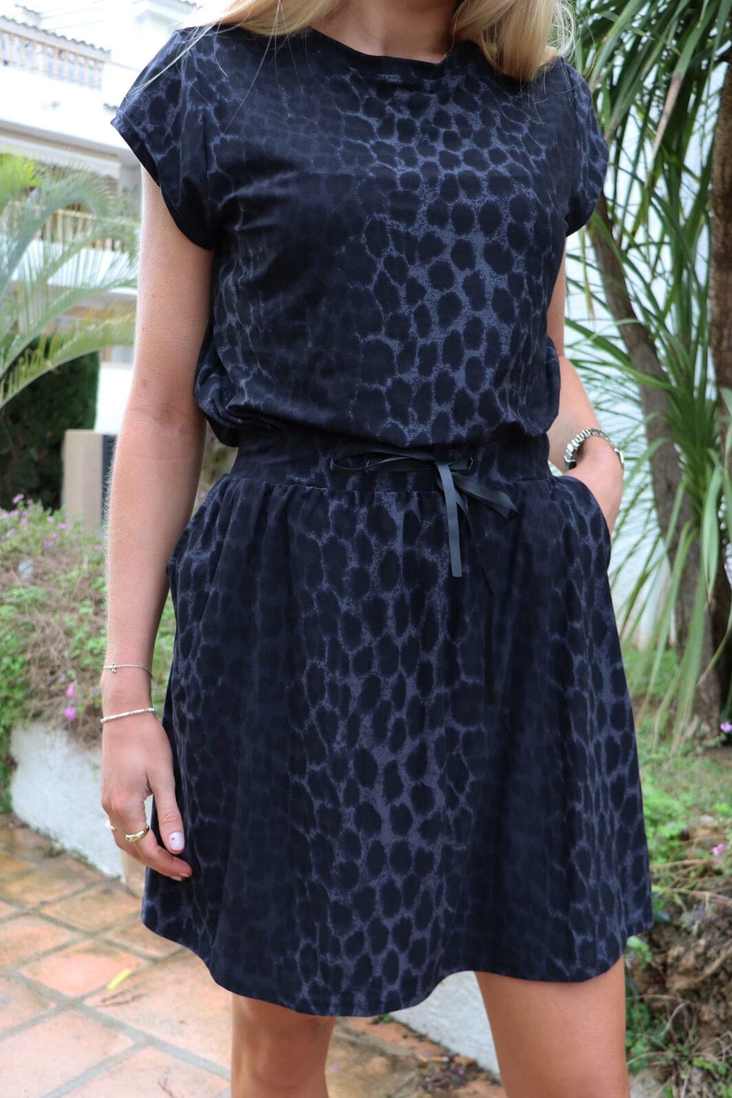 Forudbestilling - Liberte - Alma-Short-Loose-Skirt 9587 - Dark Grey Leo