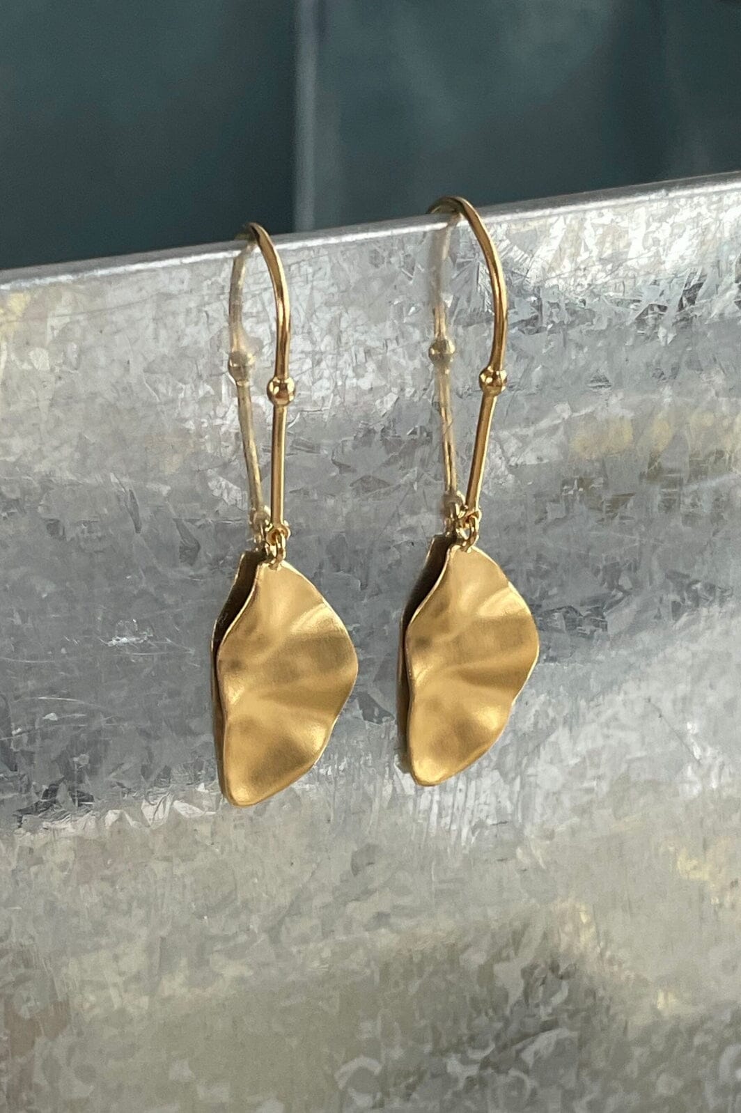 Stine A - Hook With Goldenenen Refection Moon Earring Right - Single - 1341-02-R