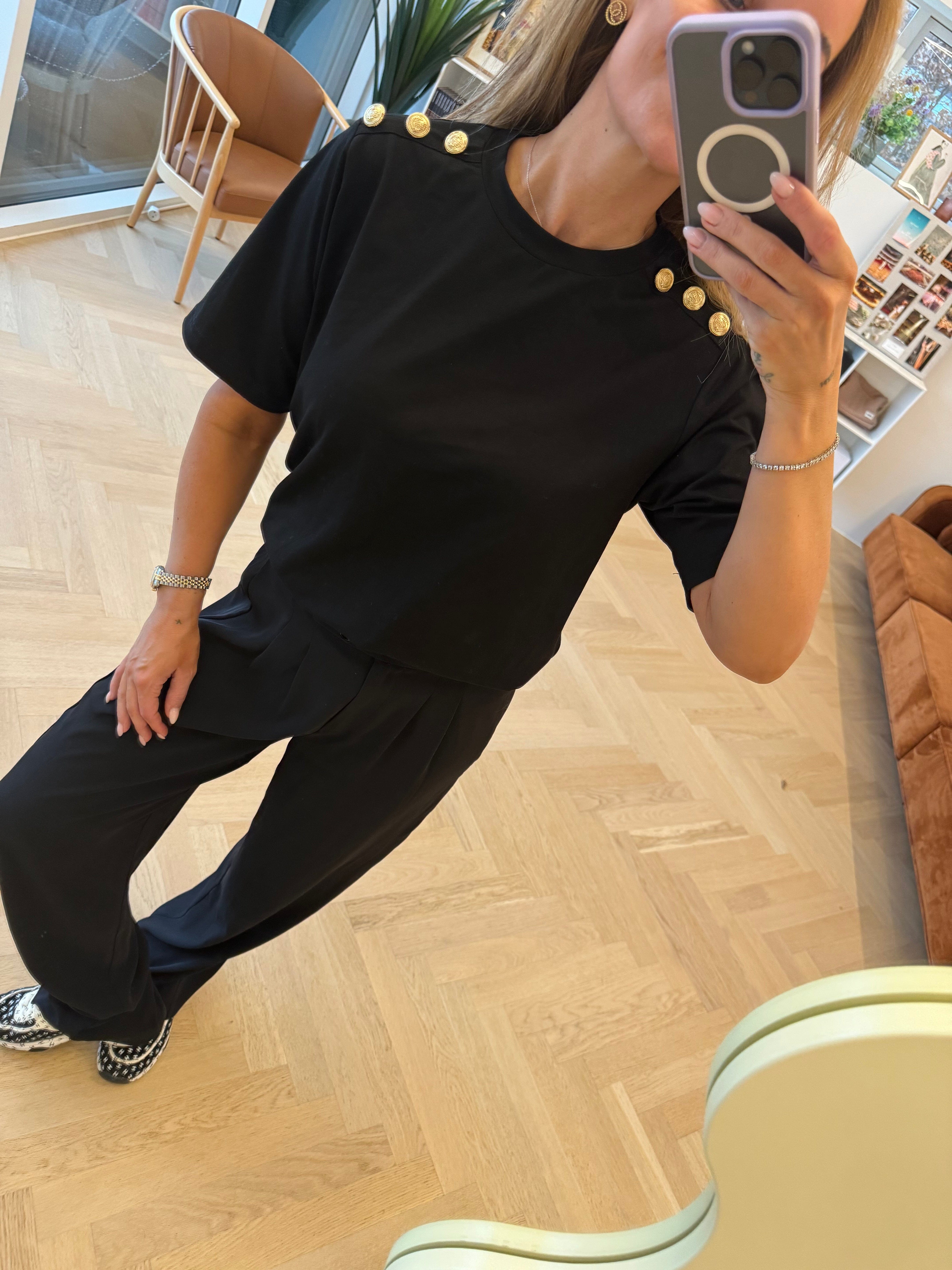 valentin-studio-gold-button-casual-t-shirt-black_2.jpg Valentin Studio - Gold Button Casual T-shirt - Black