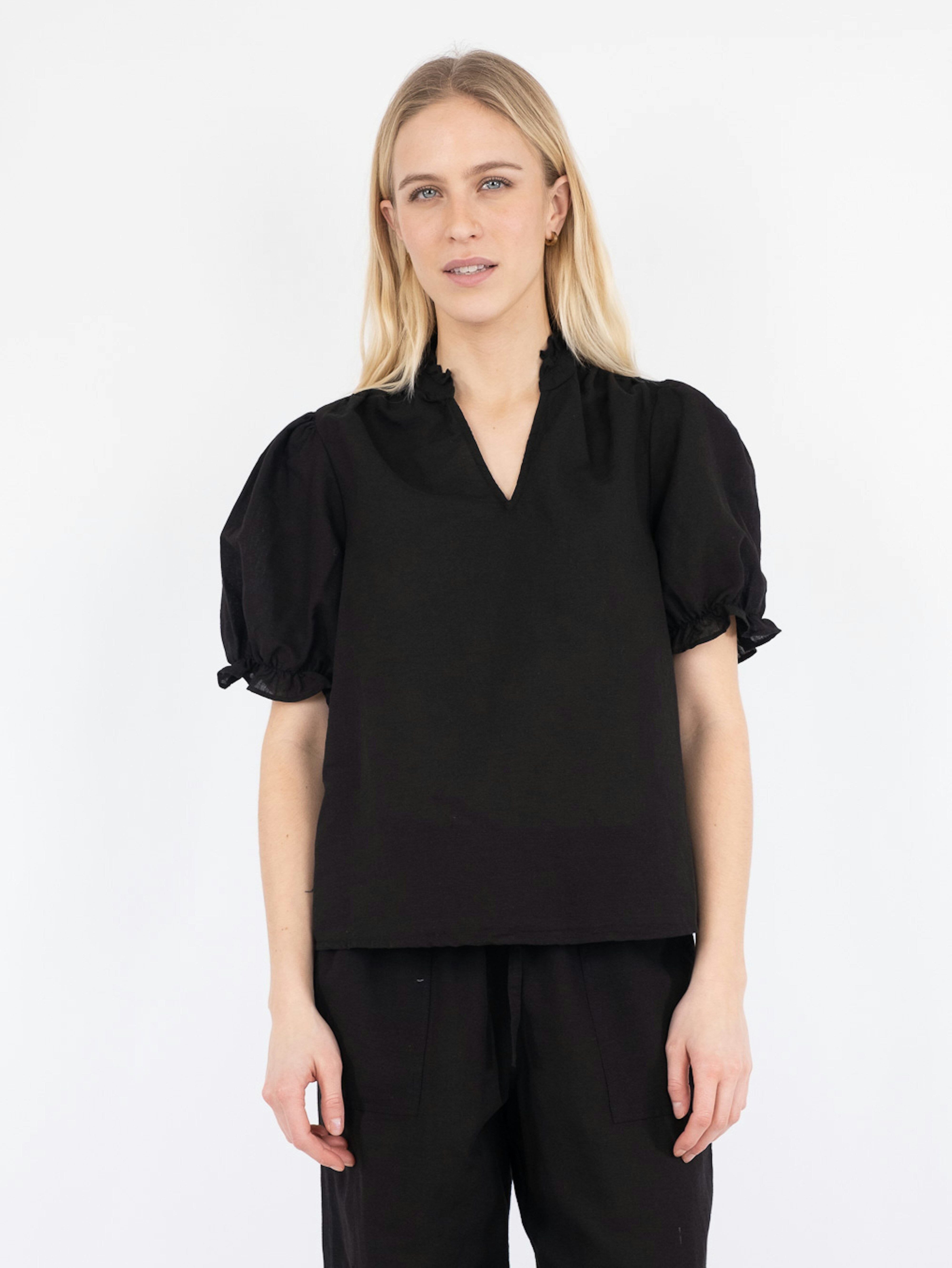 Forudbestilling - Neo Noir - Odesa Linen Blouse - Black