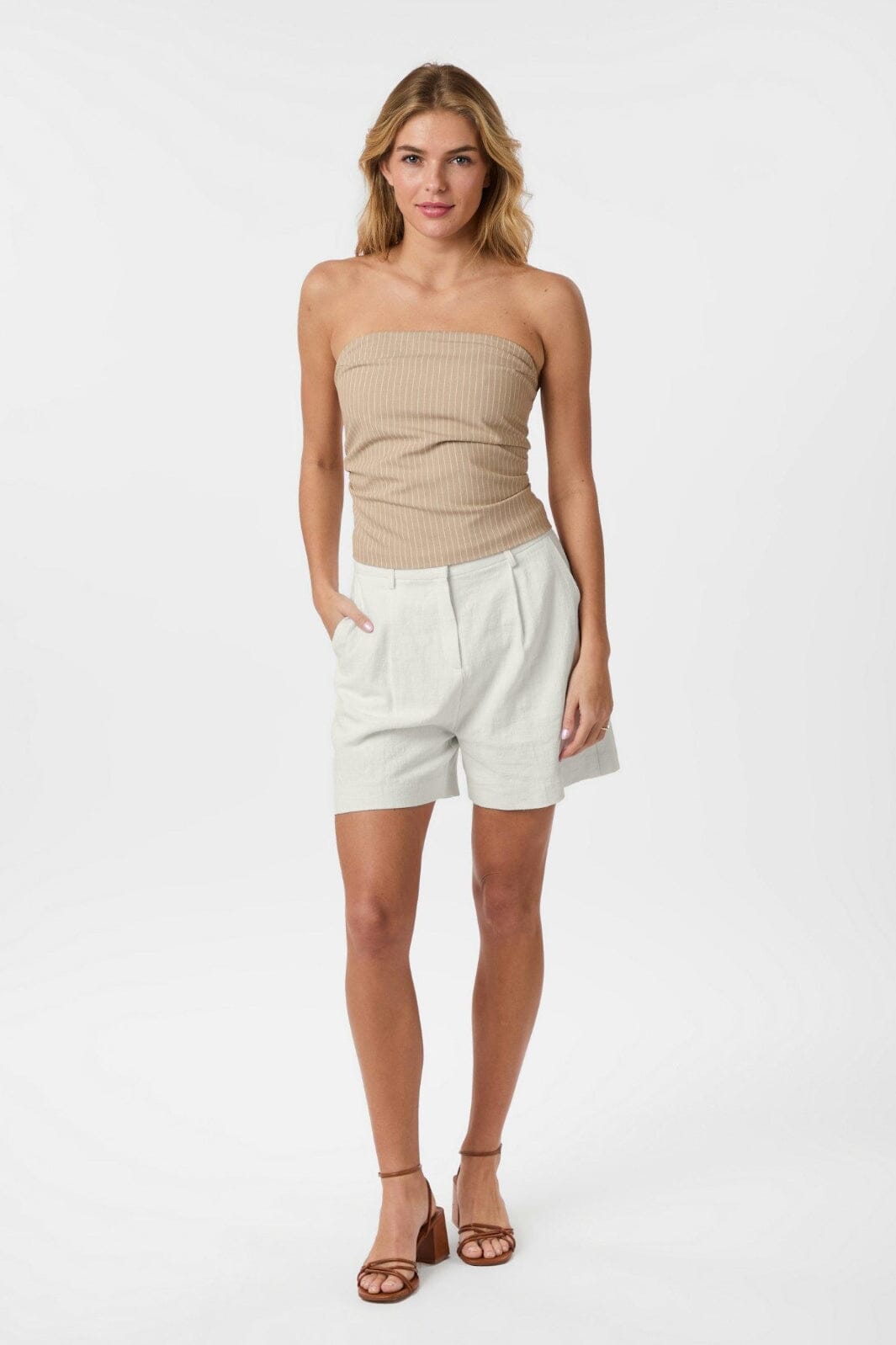 forudbestilling-neo-noir-tyree-melange-pinstripe-top-165471-119-sand-melange_3.jpg Forudbestilling - Neo Noir - Tyree Melange Pinstripe Top 165471 - 119 - Sand Melange