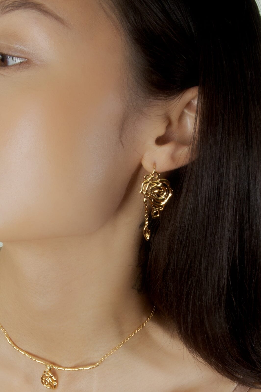 Jane Kønig - Rose Earring with leaf drop - Forgyldt Online Hot Salg