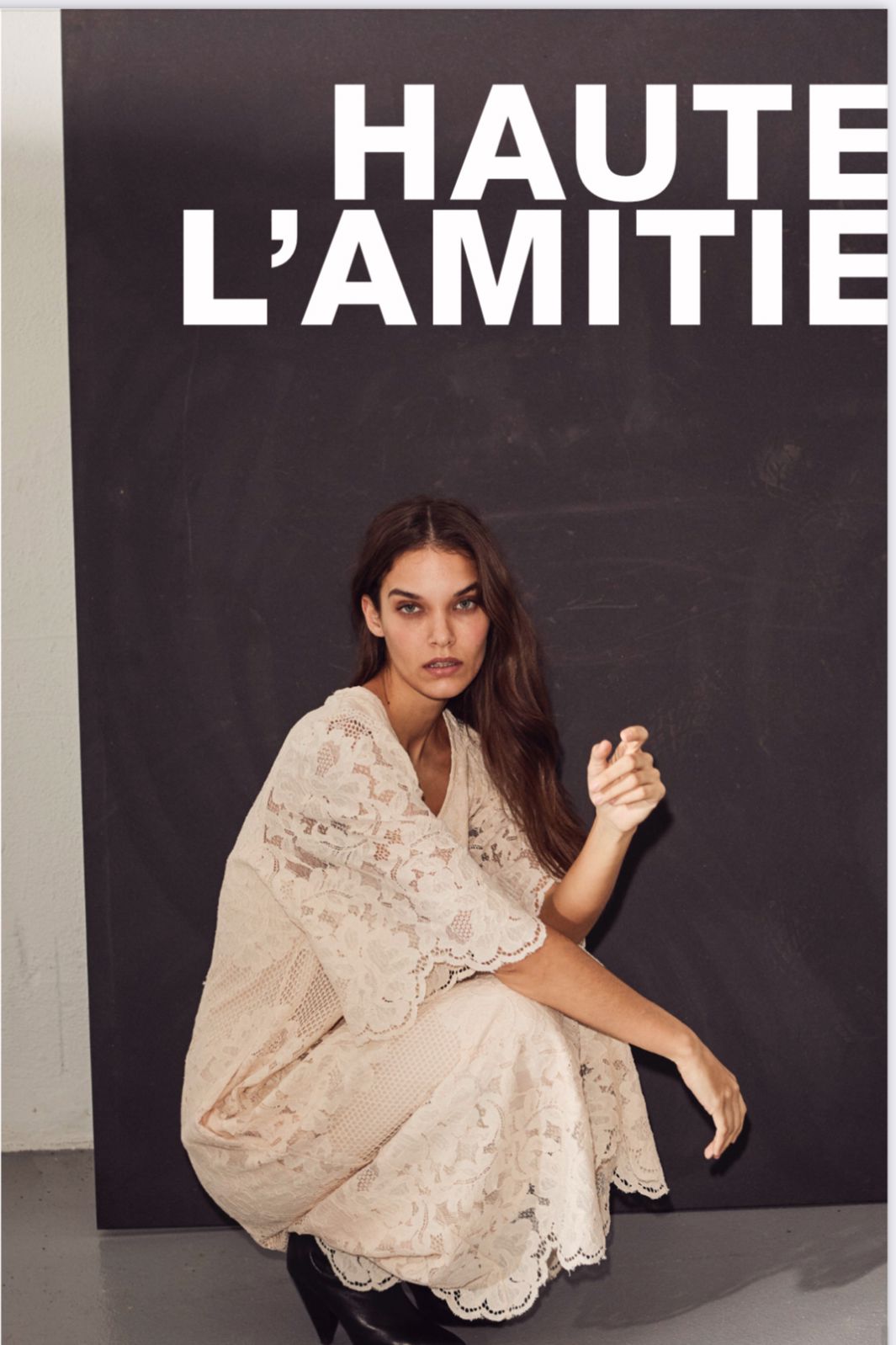 Forudbestilling - Haute L'Amitié - Curvey Lace Hem Dress HL10009 - Pearl