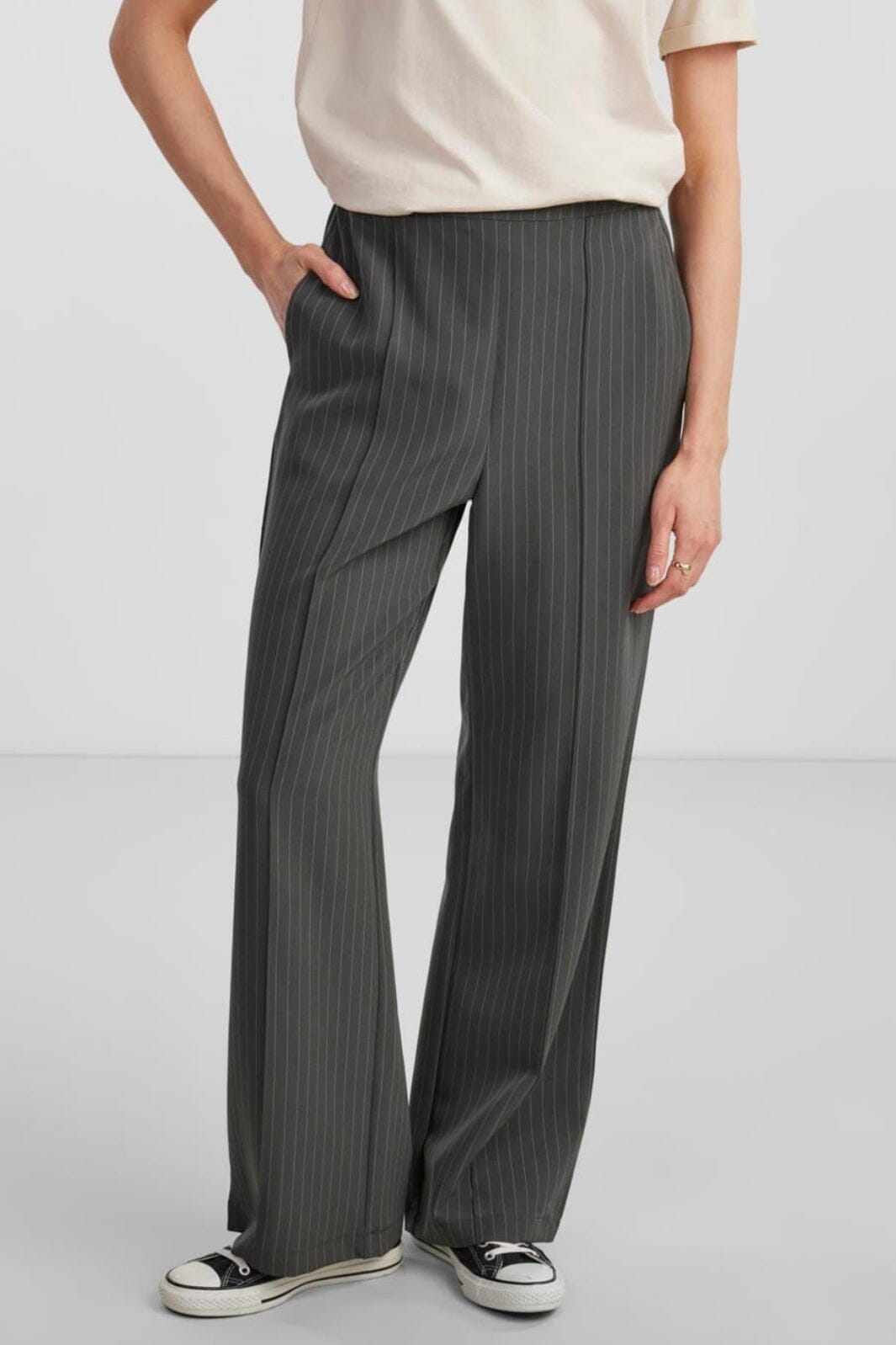 Pieces - Pcbossy Wide Striped Pants - 4251475 Magnet Pinstripe