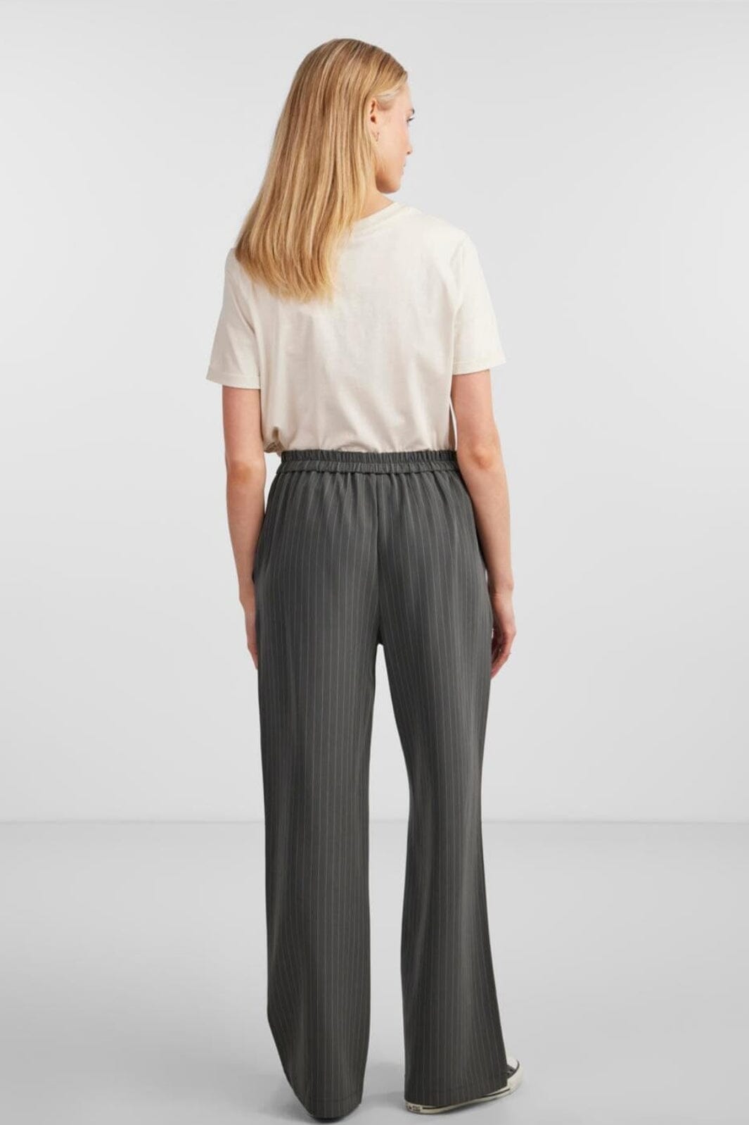 Pieces - Pcbossy Wide Striped Pants - 4251475 Magnet Pinstripe