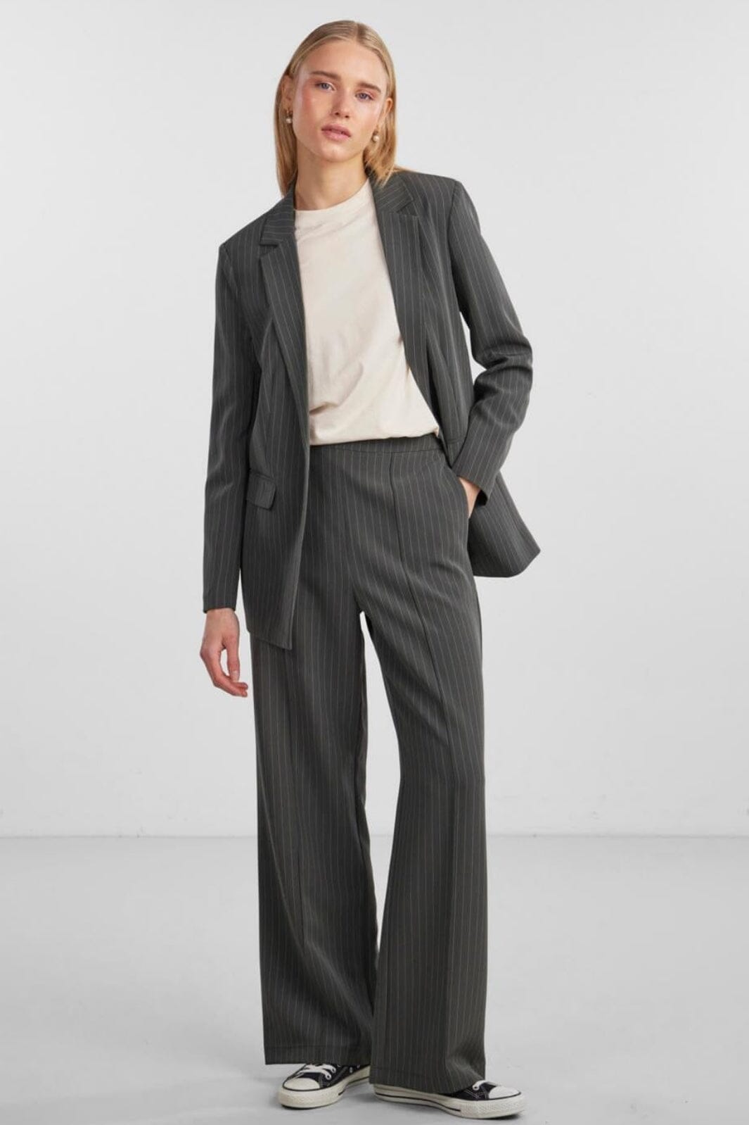 Pieces - Pcbossy Wide Striped Pants - 4251475 Magnet Pinstripe
