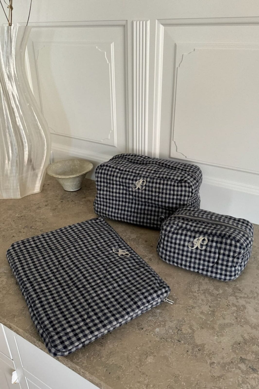 byic-emilieic-cosmetic-bag-a23746-navyc-navy-checks_2.jpg BYIC - Emilieic Cosmetic Bag A23746 - Navyc - Navy Checks
