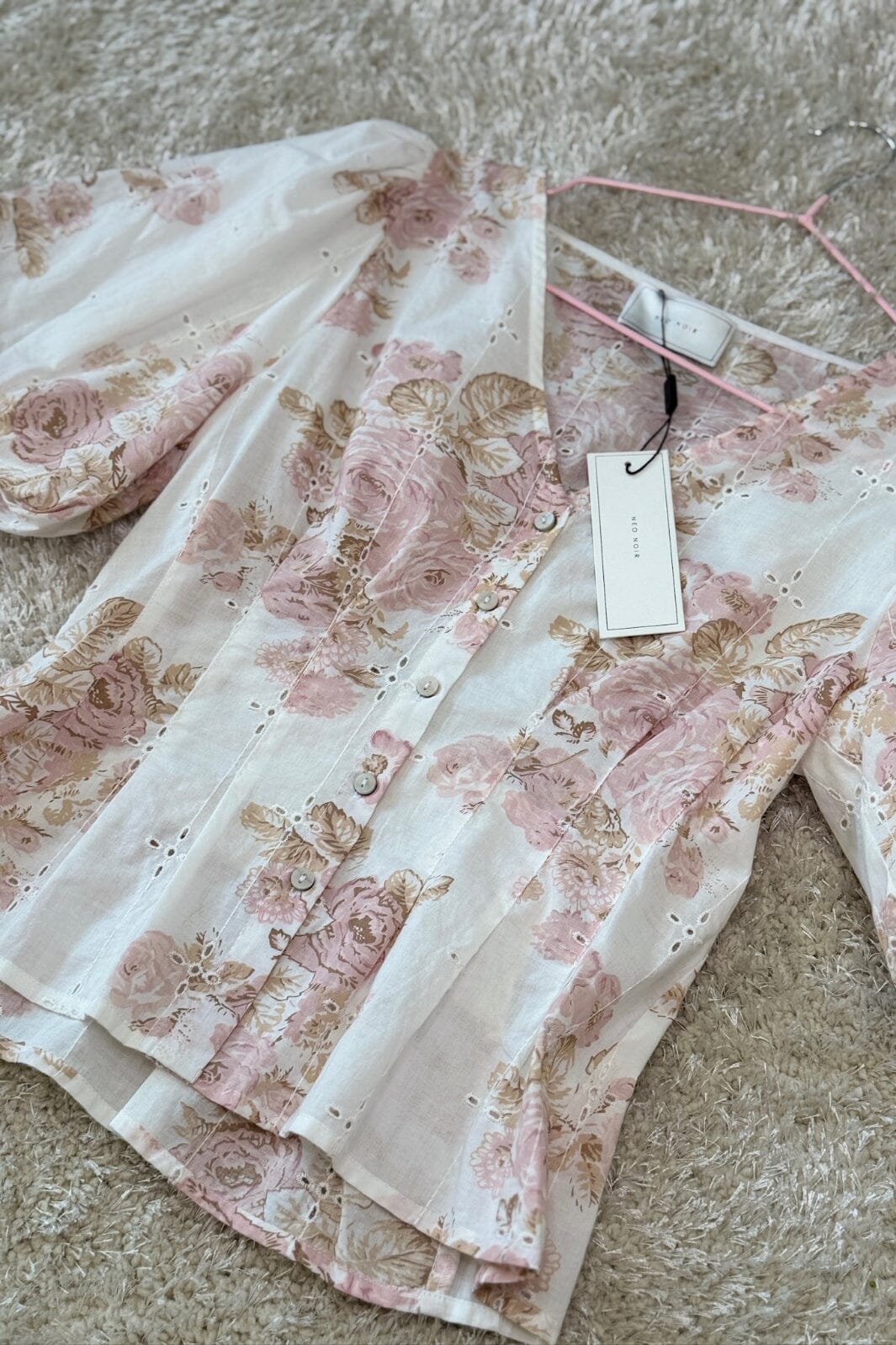 Forudbestilling - Neo Noir - Timra Emb Rose Blouse 165356 - 630 - Dusty Rose