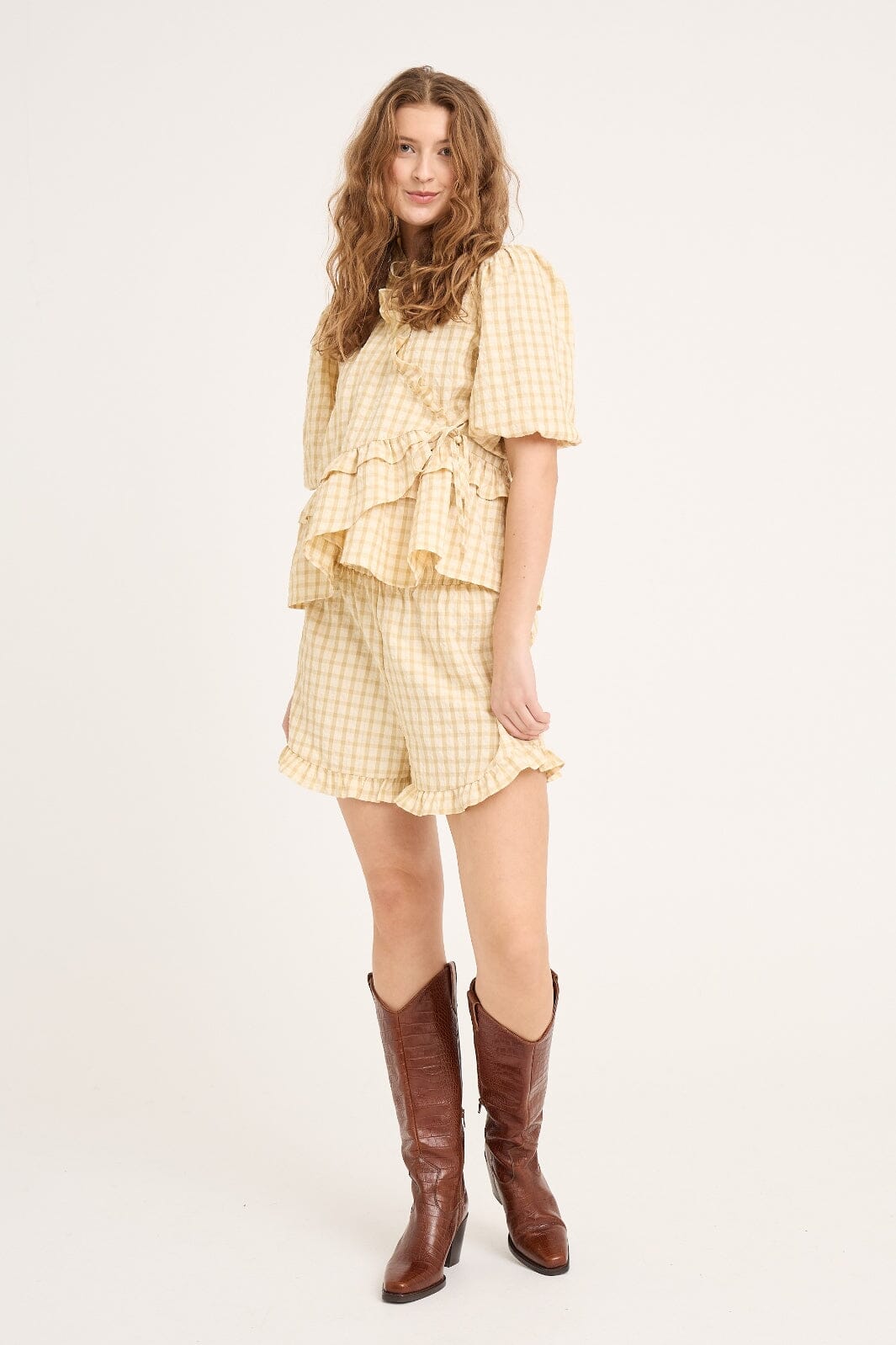 A-View - Aulina Shorts AV6071 - 069 - Pale Yellow på udsalg