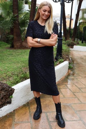 Forudbestilling - Liberte - Alma-Tshirt-Dress 9562 - Dark Grey Leo