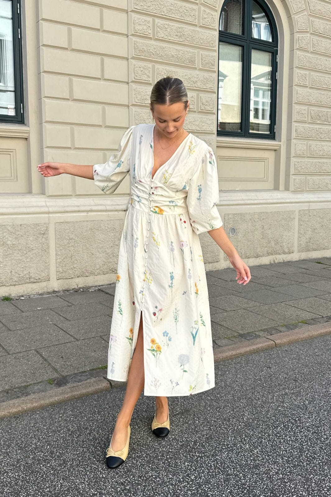 Forudbestilling - BYIC - Adelic Long Dress - owfp Off White Flower Print