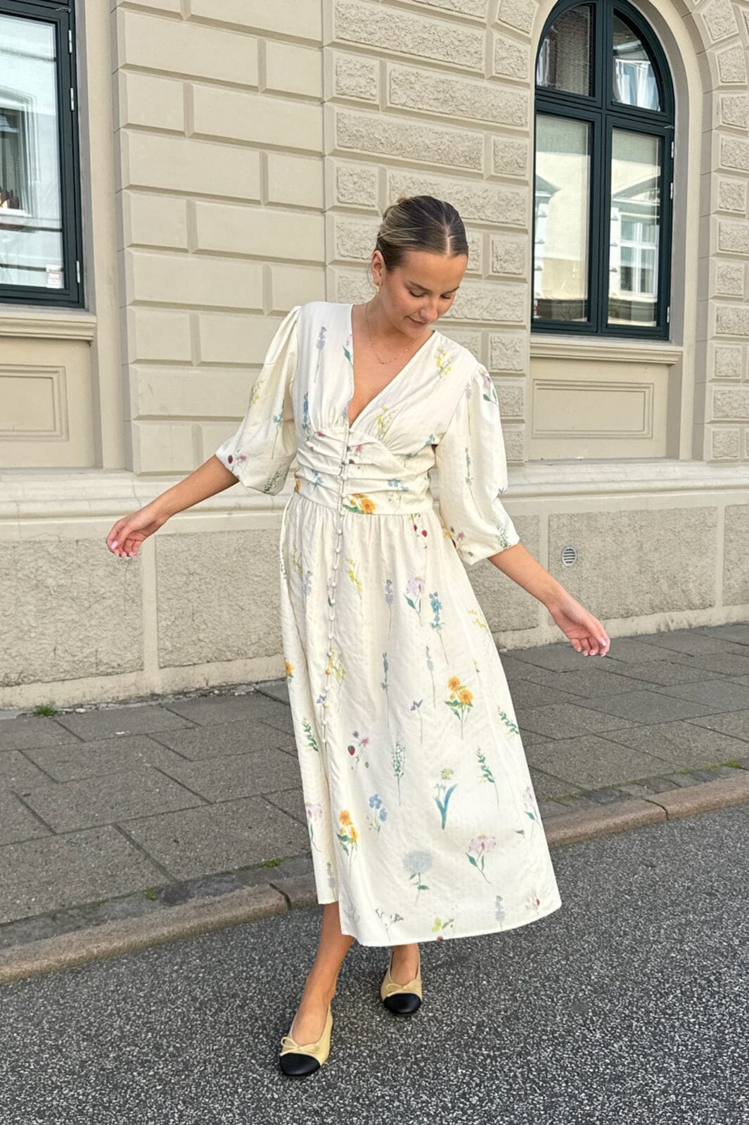 Forudbestilling - BYIC - Adelic Long Dress - owfp Off White Flower Print