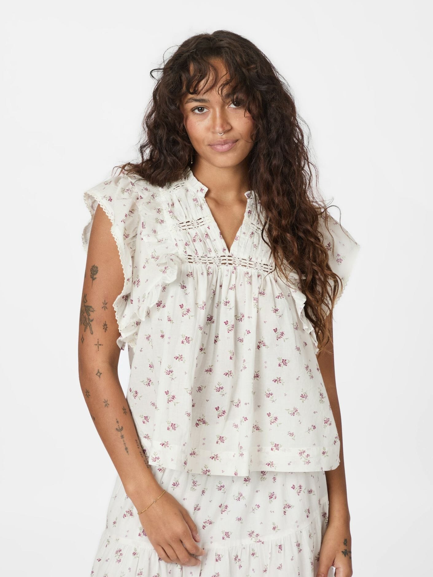 Forudbestilling - Neo Noir - Jayla Small Blossom Top 165648 - 122 - Creme Online nu