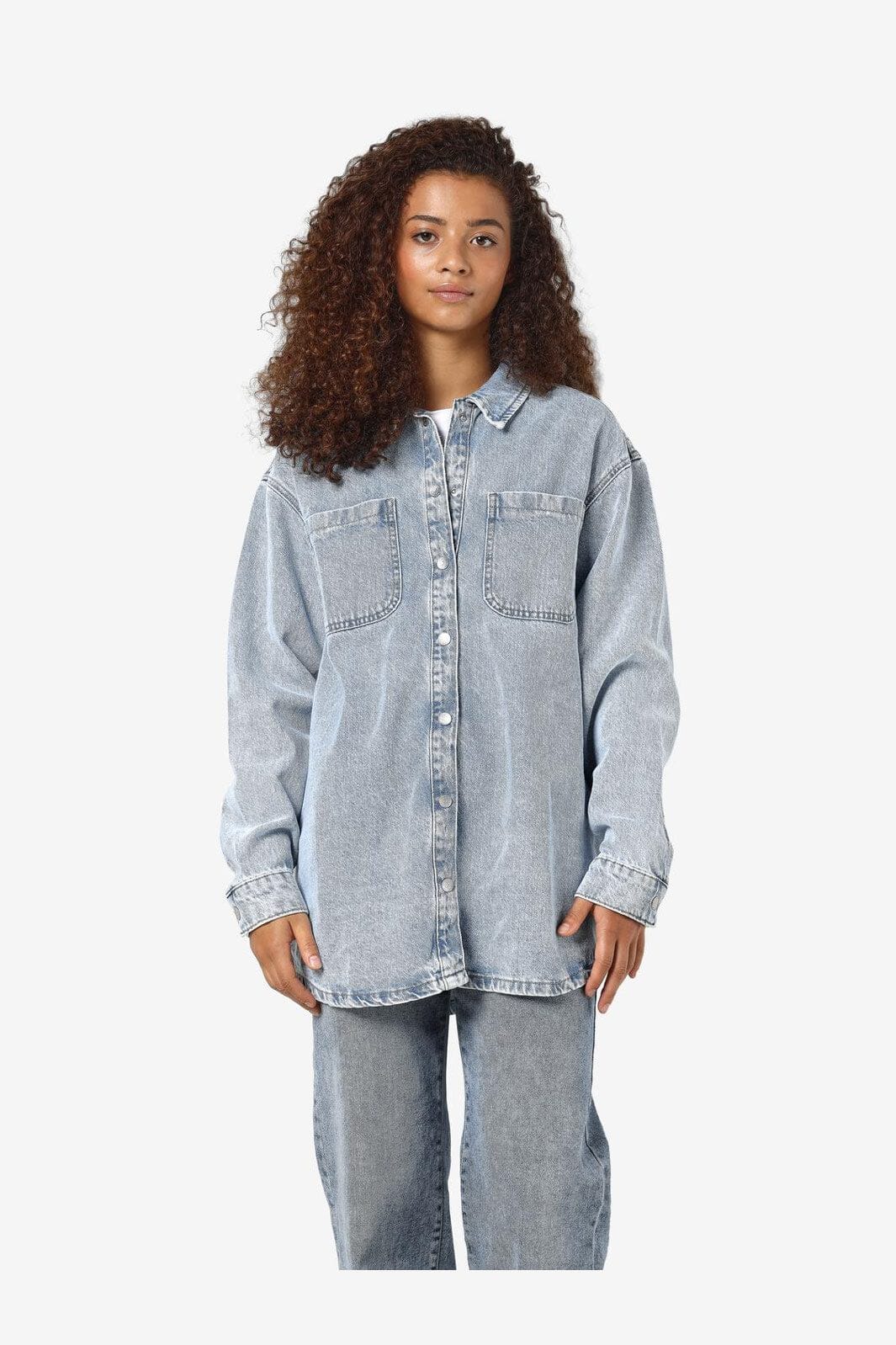 noisy-may-nmalva-l-s-denim-shacket-az352lb-4418208-light-blue-denim_2.jpg Noisy May - Nmalva L/S Denim Shacket Az352Lb - 4418208 Light Blue Denim